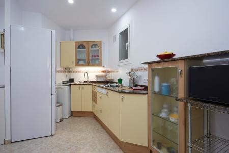 Apartamento de alquiler temporal con habitación doble y balcón