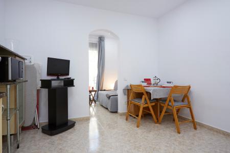 Apartamento de alquiler temporal con habitación doble y balcón