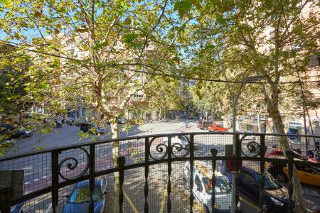 Apartamento de alquiler temporal con habitación doble y balcón