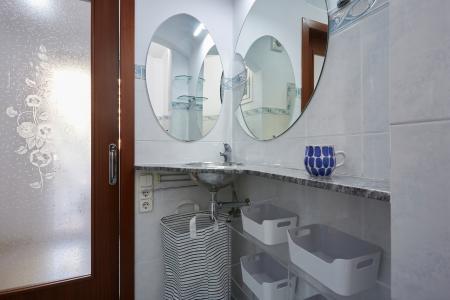 Apartamento de alquiler temporal con habitación doble y balcón