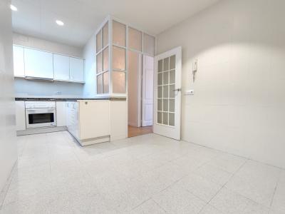 Inmueble amplio con 4 habitaciones