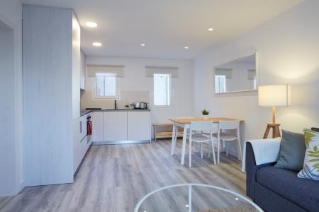 Vivienda con luz natural con 2 habitaciones dobles