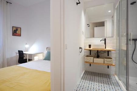 Appartamento in Affitto a Barcelona Ronda Sant Antoni - Mercat