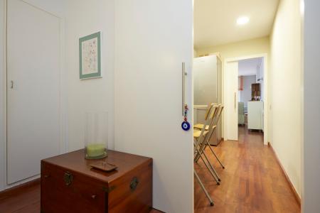 Apartamento en alquiler temporal con dos habitaciones y terraza en Eixample