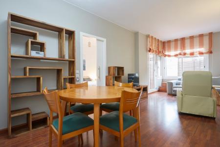 Apartamento en alquiler temporal con dos habitaciones y terraza en Eixample