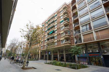 Apartamento en alquiler temporal con dos habitaciones y terraza en Eixample