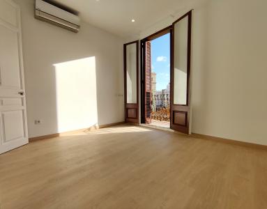 Piso con 3 habitaciones y 2 balcones