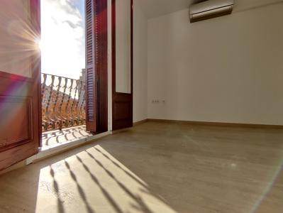 Piso con 3 habitaciones y 2 balcones
