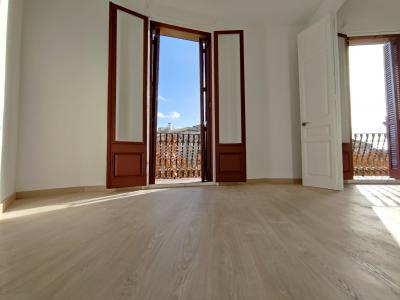 Piso con 3 habitaciones y 2 balcones