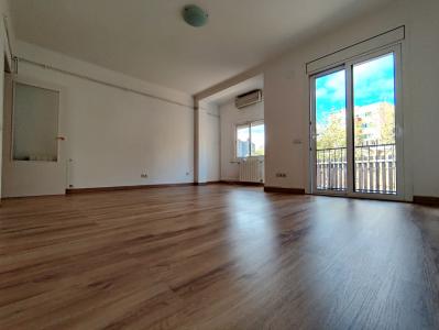 Coqueto ático de 2 habitaciones en Gràcia