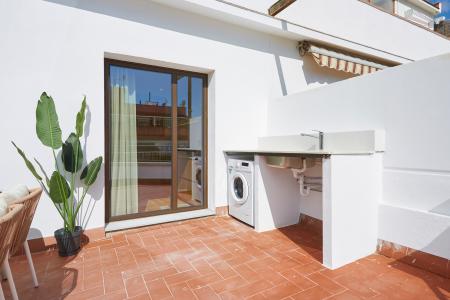 Bonito inmueble de alquiler temporal con 2 habitaciones y terraza grande