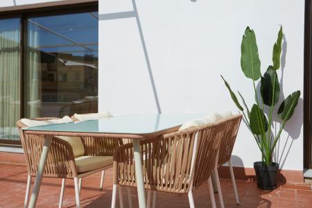 Bonito inmueble de alquiler temporal con 2 habitaciones y terraza grande