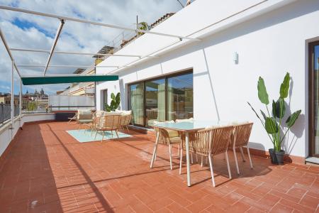 Bonito inmueble de alquiler temporal con 2 habitaciones y terraza grande