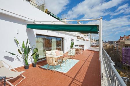 Bonito inmueble de alquiler temporal con 2 habitaciones y terraza grande