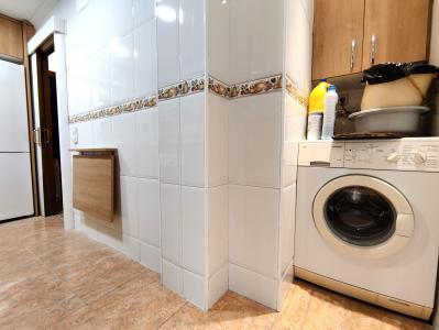 Amplio piso de 3 habitaciones con balcón en Sants