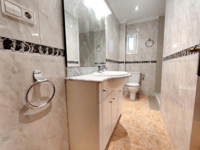 Amplio piso de 3 habitaciones con balcón en Sants