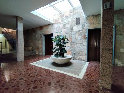 Amplio piso de 3 habitaciones con balcón en Sants