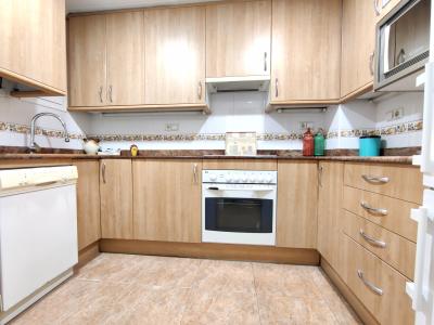 Amplio piso de 3 habitaciones con balcón en Sants