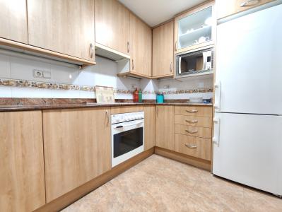 Amplio piso de 3 habitaciones con balcón en Sants