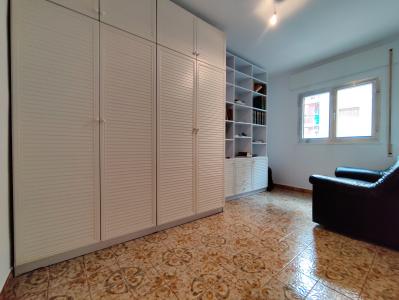 Amplio piso de 3 habitaciones con balcón en Sants