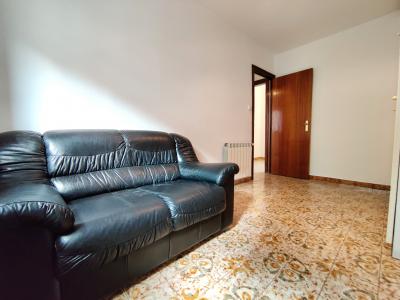 Amplio piso de 3 habitaciones con balcón en Sants