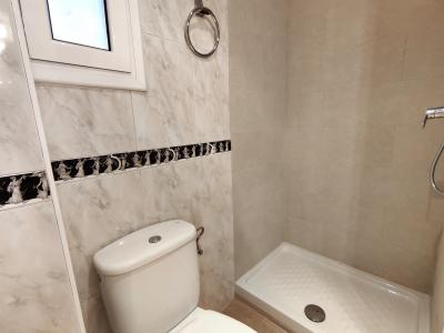 Amplio piso de 3 habitaciones con balcón en Sants