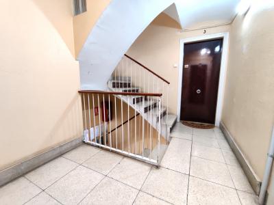 Amplio piso de 3 habitaciones con balcón en Sants