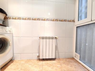 Amplio piso de 3 habitaciones con balcón en Sants