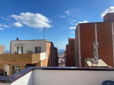Ático con vistas al mar y a Montjuic