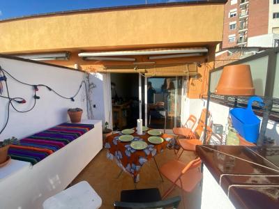 Ático con vistas al mar y a Montjuic