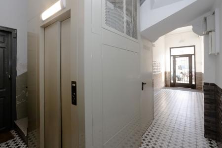 Inmueble Amueblado en Sant Martí con Ascensor y 60m²