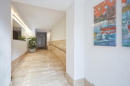 Inmueble de 84 m² con 2 habitaciones y balcón en Gràcia
