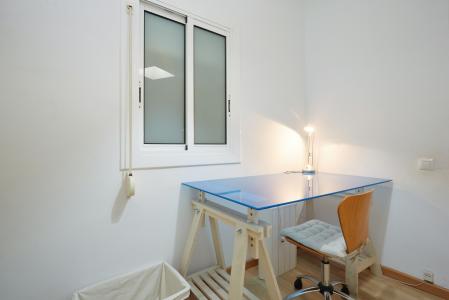 Inmueble de 84 m² con 2 habitaciones y balcón en Gràcia
