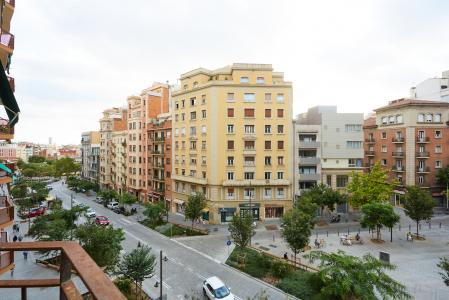 Inmueble de 84 m² con 2 habitaciones y balcón en Gràcia