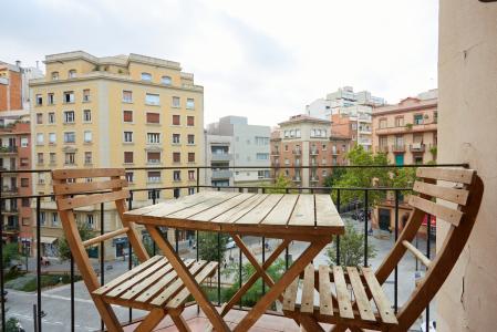 Inmueble de 84 m² con 2 habitaciones y balcón en Gràcia