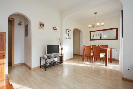 Inmueble de 84 m² con 2 habitaciones y balcón en Gràcia