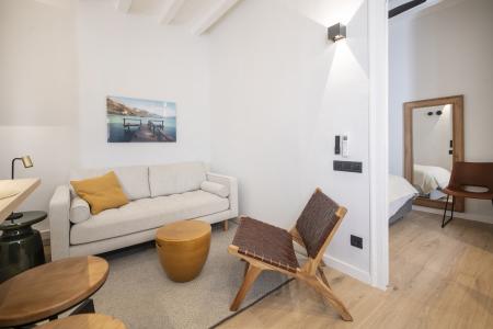 Inmueble Amueblado de 38 m² en Ciutat Vella con Terraza y Vistas al Mar