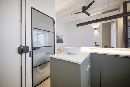 Inmueble Amueblado de 38 m² en Ciutat Vella con Terraza y Vistas al Mar
