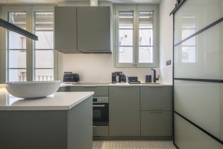 Inmueble Amueblado de 38 m² en Ciutat Vella con Terraza y Vistas al Mar