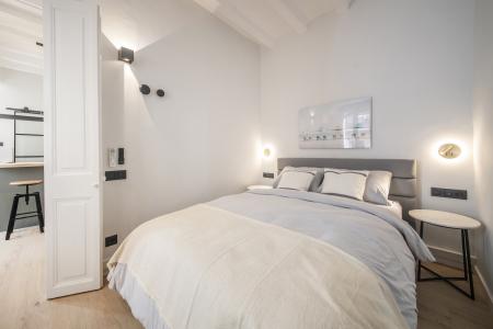 Inmueble Amueblado de 38 m² en Ciutat Vella con Terraza y Vistas al Mar