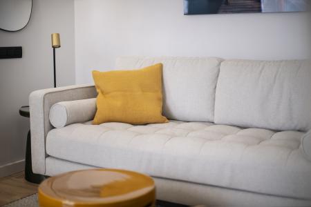 Inmueble Amueblado de 38 m² en Ciutat Vella con Terraza y Vistas al Mar