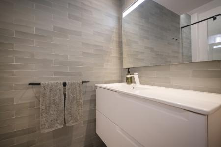 Inmueble Amueblado de 38 m² en Ciutat Vella con Terraza y Vistas al Mar