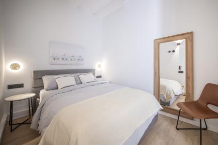 Inmueble Amueblado de 38 m² en Ciutat Vella con Terraza y Vistas al Mar