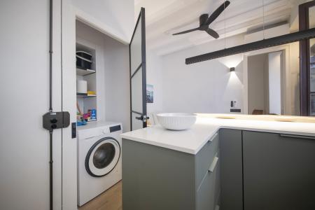 Inmueble Amueblado de 38 m² en Ciutat Vella con Terraza y Vistas al Mar