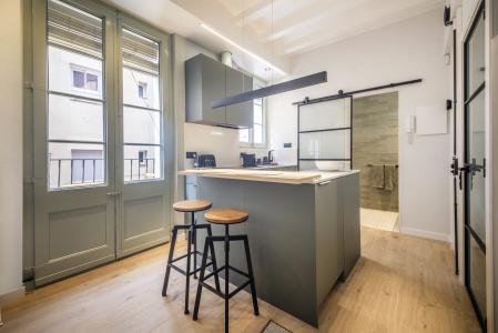 Inmueble Amueblado de 38 m² en Ciutat Vella con Terraza y Vistas al Mar