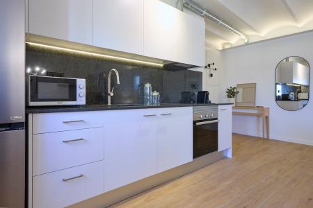 Alquiler de temporada en Ciutat Vella: Apartamento con balcón y despacho