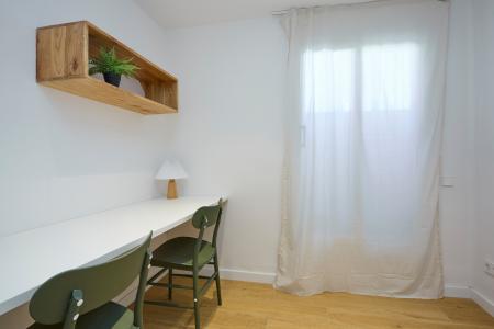 Alquiler de temporada en Ciutat Vella: Apartamento con balcón y despacho