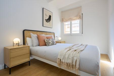 Alquiler de temporada en Ciutat Vella: Apartamento con balcón y despacho