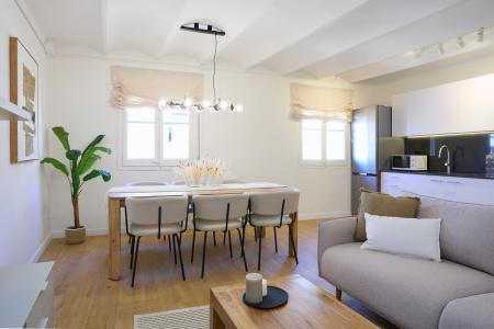 Alquiler de temporada en Ciutat Vella: Apartamento con balcón y despacho