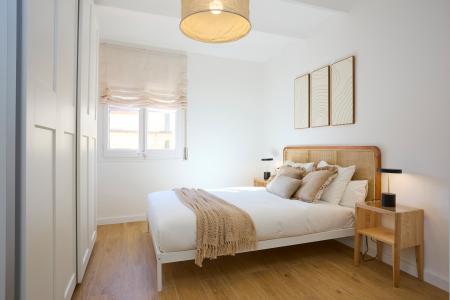 Alquiler de temporada en Ciutat Vella: Apartamento con balcón y despacho